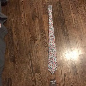 Patterned women’s tie